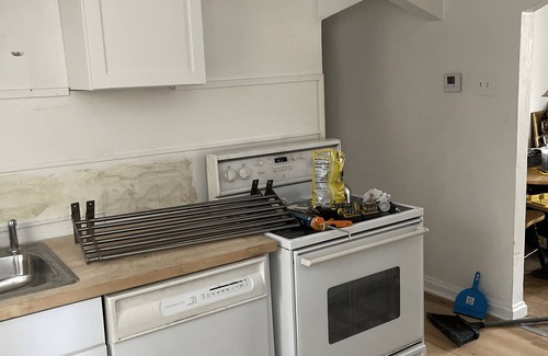 Breckenridge Hills House | The Cozy Cottage Only 8 Minutes from airport