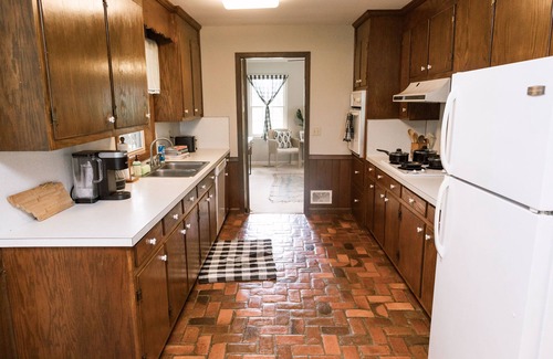 Murfreesboro Other | ~ The Cozy Farmhouse ~ Sleeps 10+ ~ Farm Views