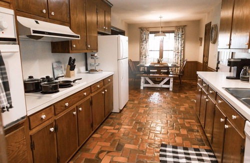 Murfreesboro Other | ~ The Cozy Farmhouse ~ Sleeps 10+ ~ Farm Views