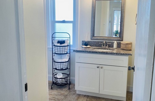 St. Charles Historic District House | The Cozy home near Main Street St Charles w/ patio Bbq about 10min/ airport.