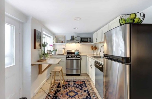 Historic Downtown Savannah Apartment | The Cozy Jones Garden, Quaint | Historic | Quiet