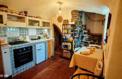 Arcola House | The cozy little house with terrace in the medieval walls