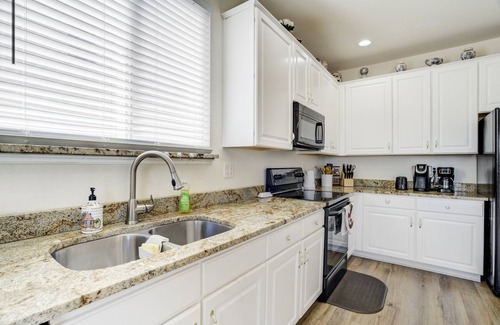 Fountain House | The Cozy Oak | 4BR Family Home