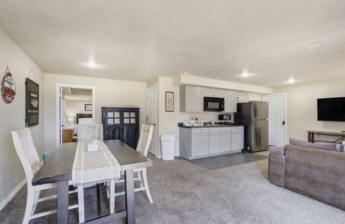 Fountain House | The Cozy Oak | 4BR Family Home