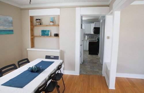 West Allis House | The Cozzy 3 Br House