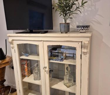 Gawcott House | The Cranny, 1 Bedroom House with Indoor Fireplace