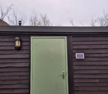 Gawcott House | The Cranny, 1 Bedroom House with Indoor Fireplace