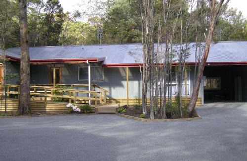 Strahan House | The Crays Accommodation