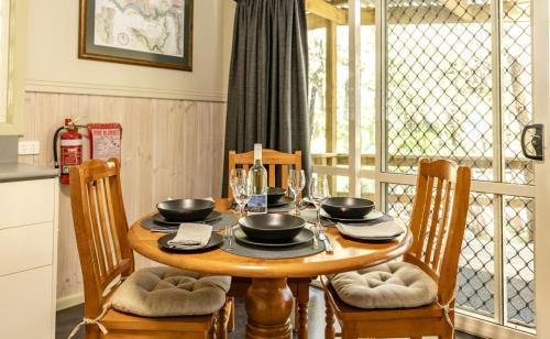 Strahan House | The Crays Accommodation
