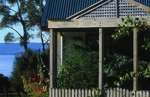 Strahan Hotel | The Crays Accommodation