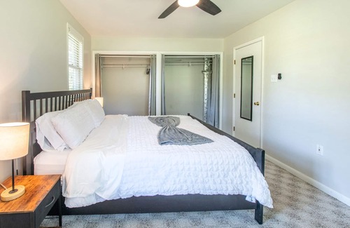 Wagontown House | The Creamery Haven- 4 bedroom Home with KING Master Suite & Hot Tub