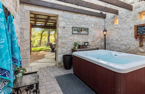Fredericksburg Villa | The Creek Bank Getaway! Minutes to Main St!