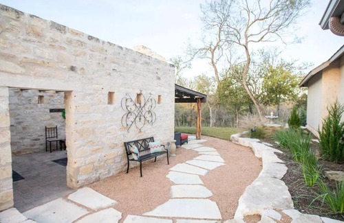 Fredericksburg Villa | The Creek Bank Getaway! Minutes to Main St!