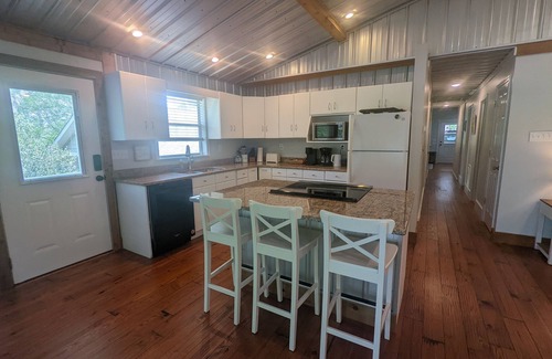 Wedowee House | "THE CRESCENT" - Lakefront heaven w/big views, sunset, private cove & hot tub