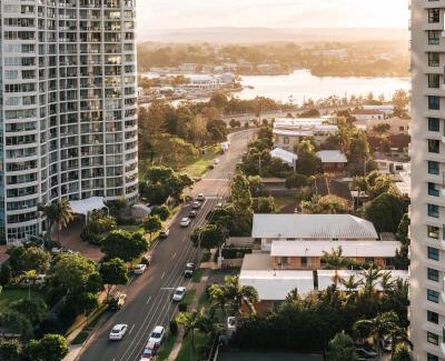 Main Beach Apartment | The Crest Apartments