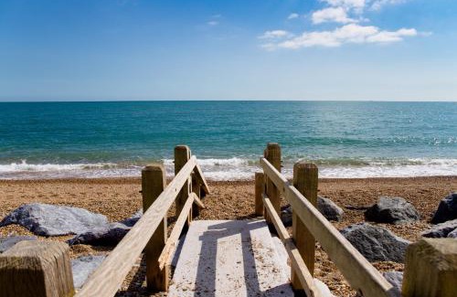 Beesands Hotel | The Cricket Inn