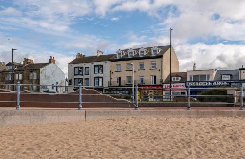 Morecambe Apartment | The Croston promenade balcony apartment- Morecambe central promenade, beach front and sea views
