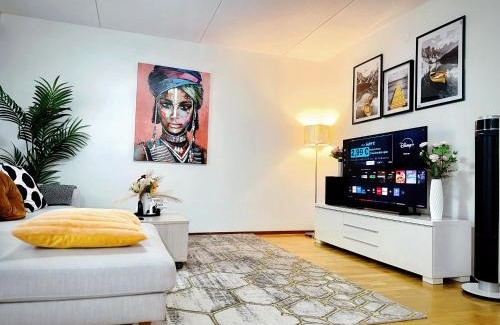 Koillinen District Apartment | The Crown Suite Helsinki