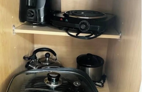 Aurora House | The Cubby Hollow w hot tub in the quaint village of Aurora