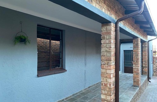 Bezuidenhout Valley Apartment | The Curve Apartments Unit 1