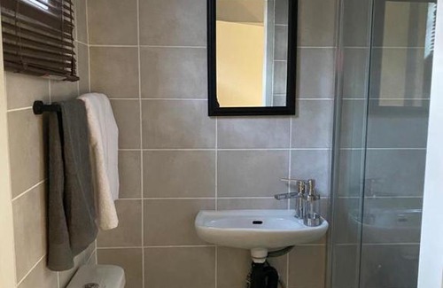 Bezuidenhout Valley Apartment | The Curve Apartments Unit 1