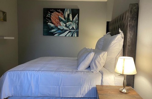 Bezuidenhout Valley Apartment | The Curve Apartments Unit 1