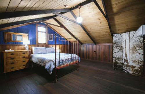 Katrine House | The Dairy - 2 Story Historic accommodation with Mod Cons