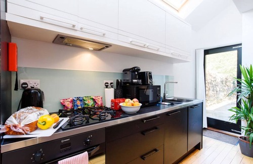 Roath Apartment | The Deck - 1 Bed Apartment w/Private Terrace