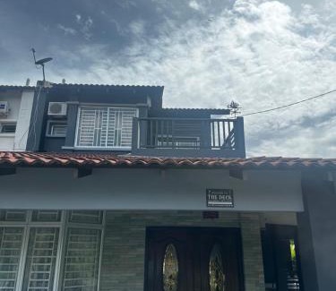 Kelubi House | The Deck Homestay & Event House