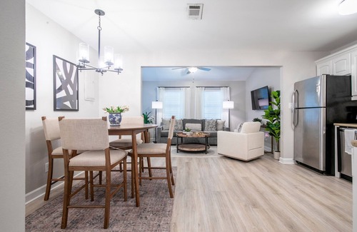 Oxford House | The Delta, 2BR Townhome Stay by Velvet Ditch Villas