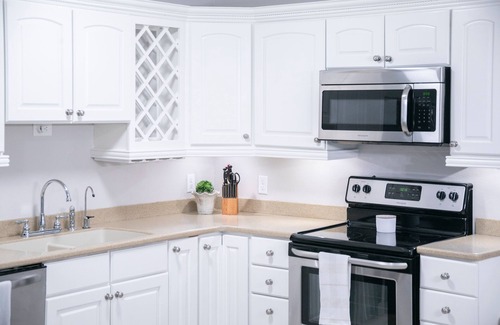 Oxford House | The Delta, 2BR Townhome Stay by Velvet Ditch Villas