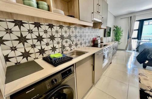 Stellenbosch Central Apartment | The Den at 41- Parking included