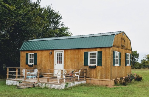 Davis House | The Doll House: Beautifully decorated charming cabin located in the Arbuckles.