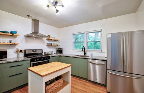 Winston - Salem House | The Double House at Brookwood - Walk to The Grounds at WFU