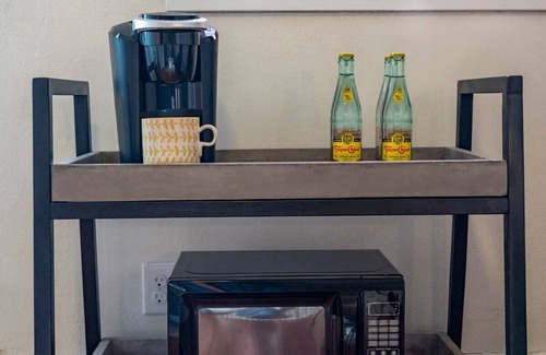 Fredericksburg House | The Downtown Studio 3, Hot tub, Cowboy Pool!