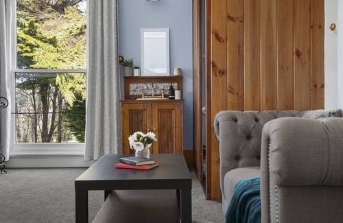 West Launceston Bed & Breakfast | The Dragonfly Inn