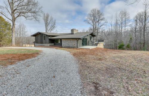 Sugar Tree House | The Duck Farm Sugar Tree Hideaway with Yard!