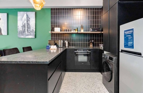 Foreshore Apartment | The Duke 2-Bedroom Gem with Rooftop Pool