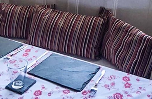 Weston-super-Mare Cottage | THE EAST WING, character holiday cottage, with a garden in Hutton