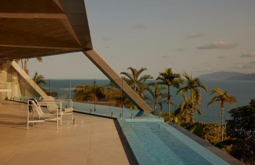 Port Douglas Villa | 'The Edge' Unique Luxury Experience
