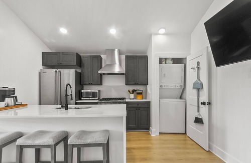 Tuscaloosa Condo | The Ellen Downtown Condo | Host Gatherings | Walk to Stadium