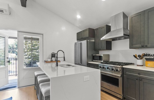 Tuscaloosa Condo | The Ellen Downtown Condo | Host Gatherings | Walk to Stadium