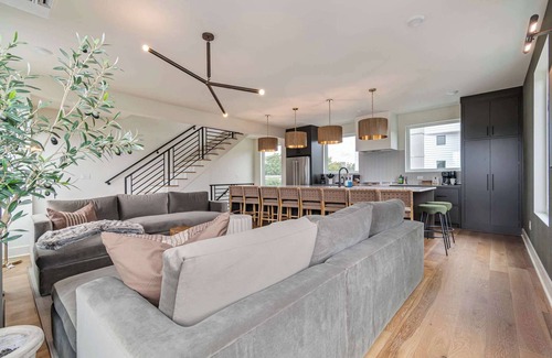 Chestnut Hill House | The Elmwood – Brand New, Rooftop Lounge w/Firepit