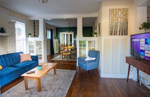 Glen Iris House | The Enchanter & Charmer - Two Homes - Sleeps 28