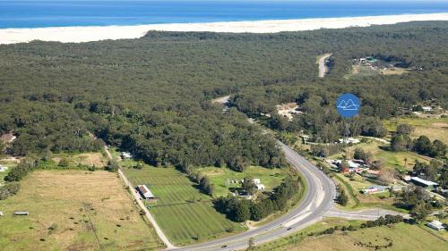 Bobs Farm House | The Entertainer’s Estate with Pool