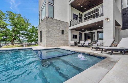 Burnet House | The Escape at 212 with Concierge Services