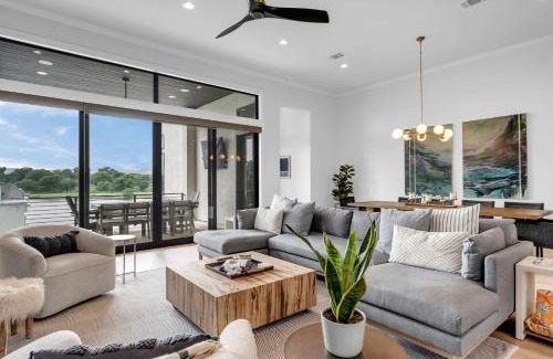 Burnet House | The Escape at 212 with Concierge Services