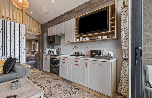 Wiseman's Bridge House | The Escape - Luxury Pod, Close to Beach