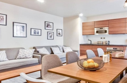 Quartier de la Folie-Mericourt Apartment | THE ESSENCE OF LE MARAIS & ITS SIGNATURE COBBLED STREETS