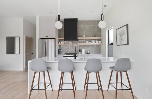 Logan Square Condo | The Exclusive- 7 Bed, 6 Bath Retreat